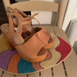 Gianni Bini Wedge Platform New 7.5 beige brown